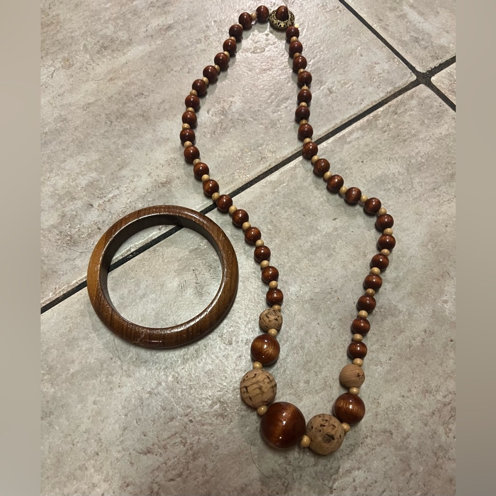 Vintage wood and cork beaded necklace and wood bangle set - Picture 1 of 4